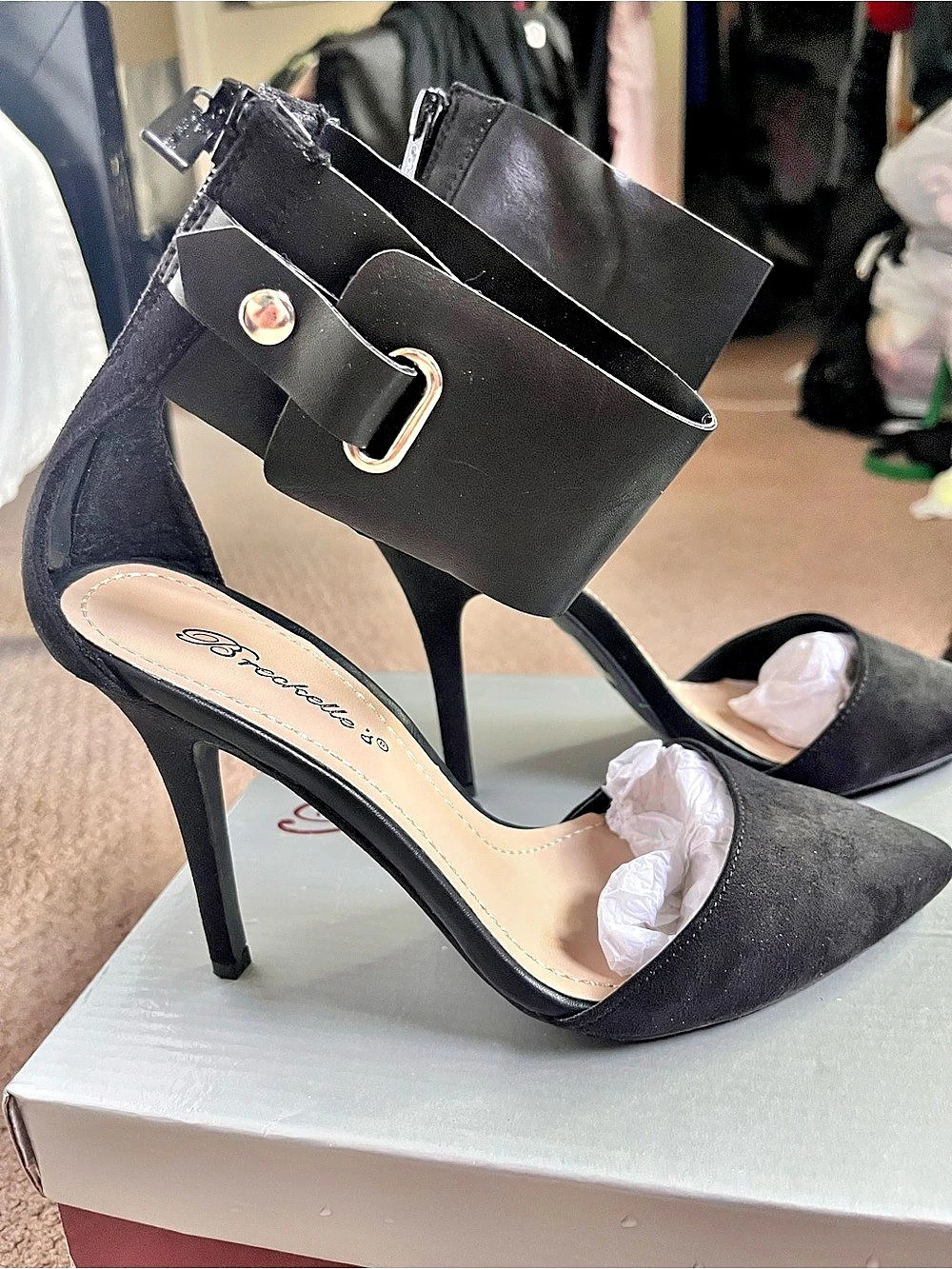 NIB Breckelle's Black Faux Suede Wide Cuff Stiletto Pumps - 7